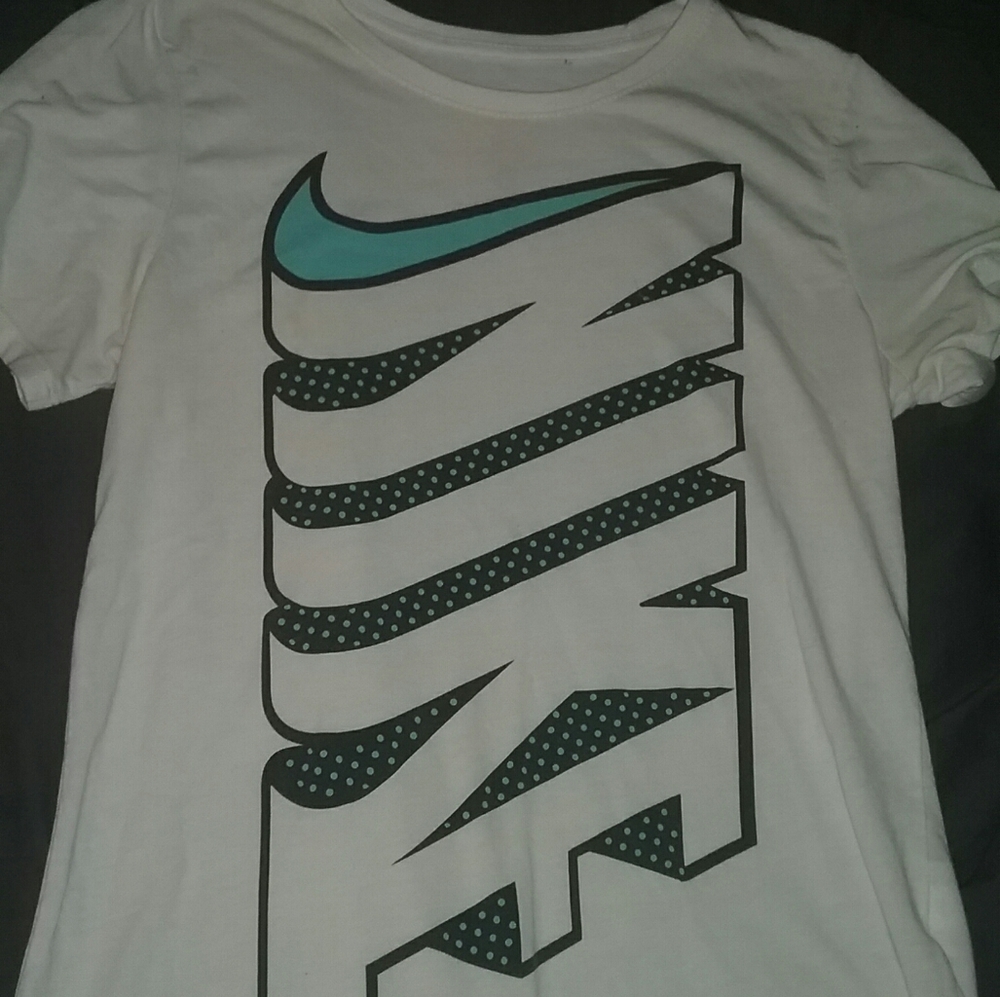 Womens nike shirt no stains or holes